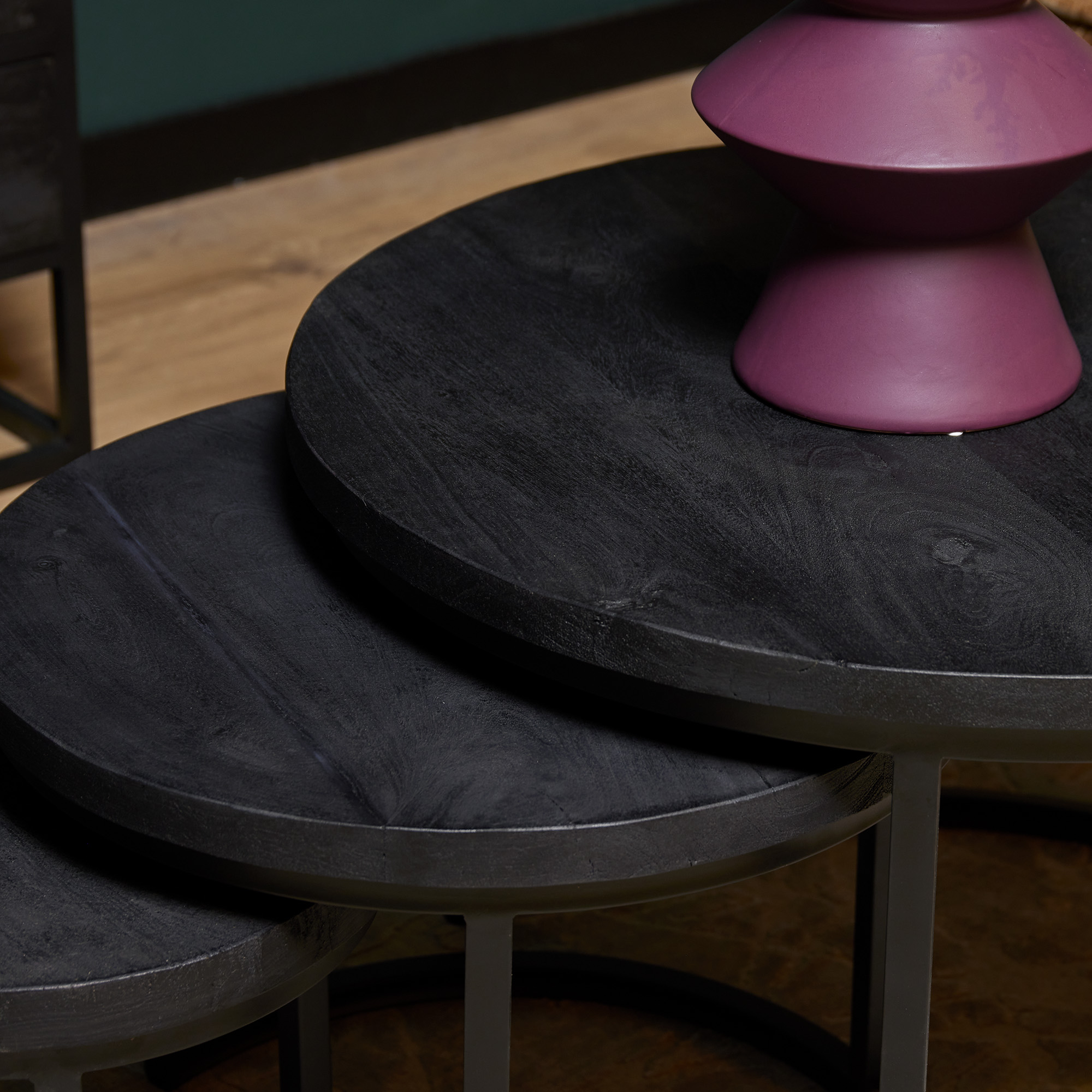 Set de tables basses Triole en bois de manguier noir – 70 cm – Image 2