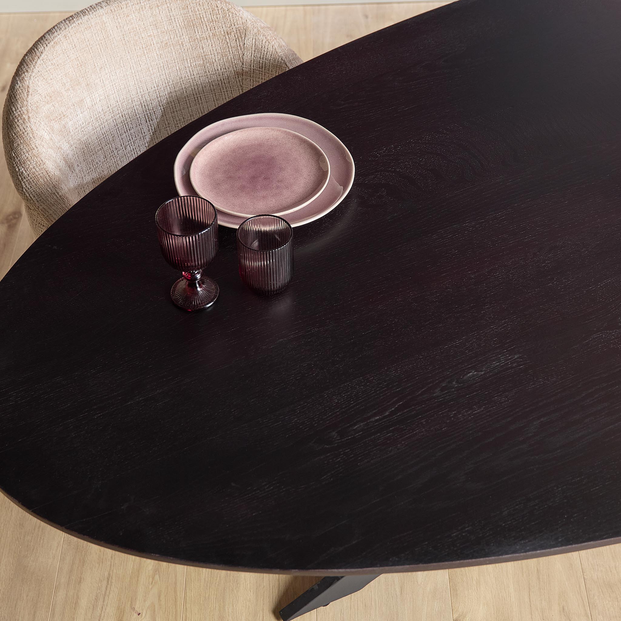 Table à manger ovale Ferris en chêne noir – 280 cm – Image 4