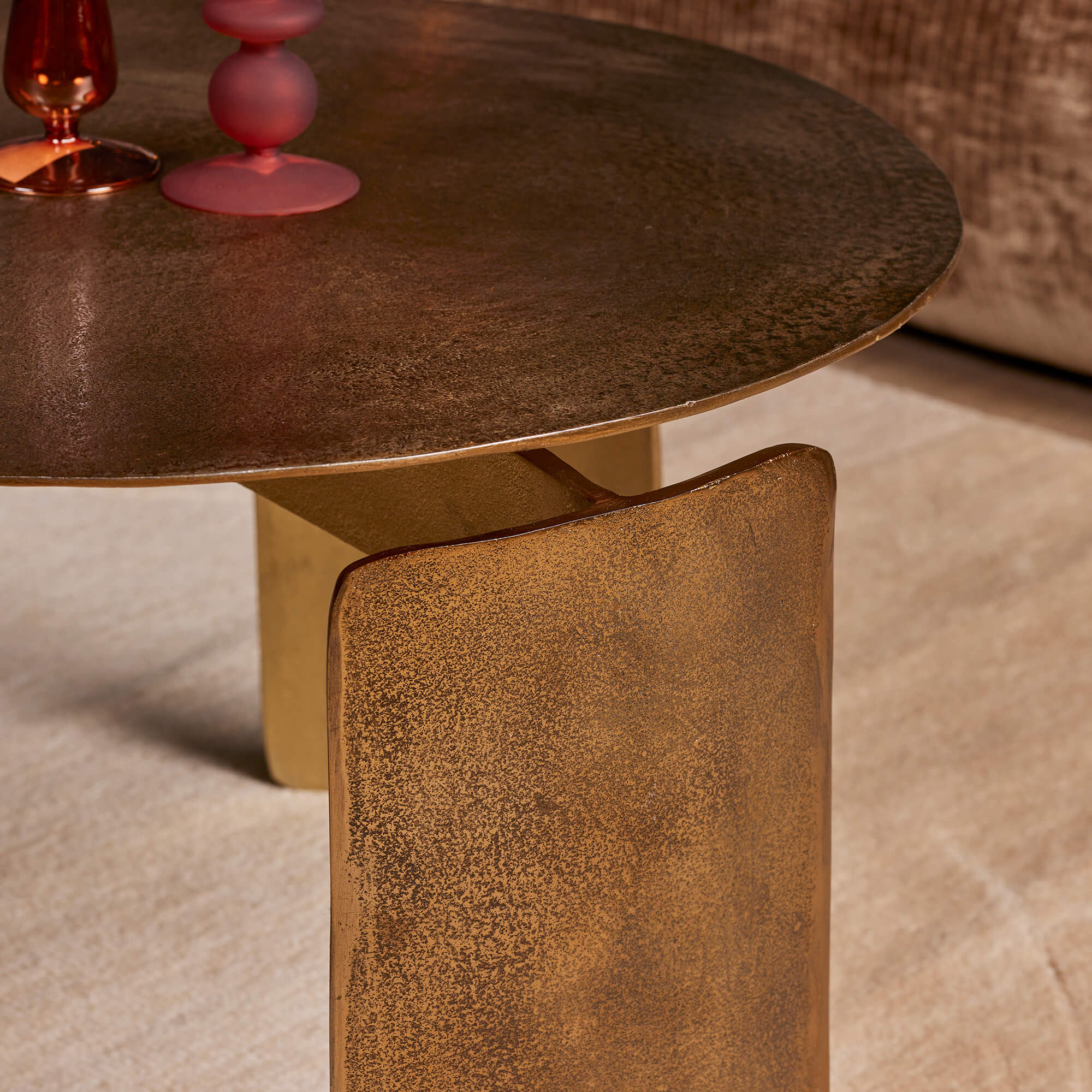 Table basse ronde Darwin en aluminium doré – 60 cm – Image 6