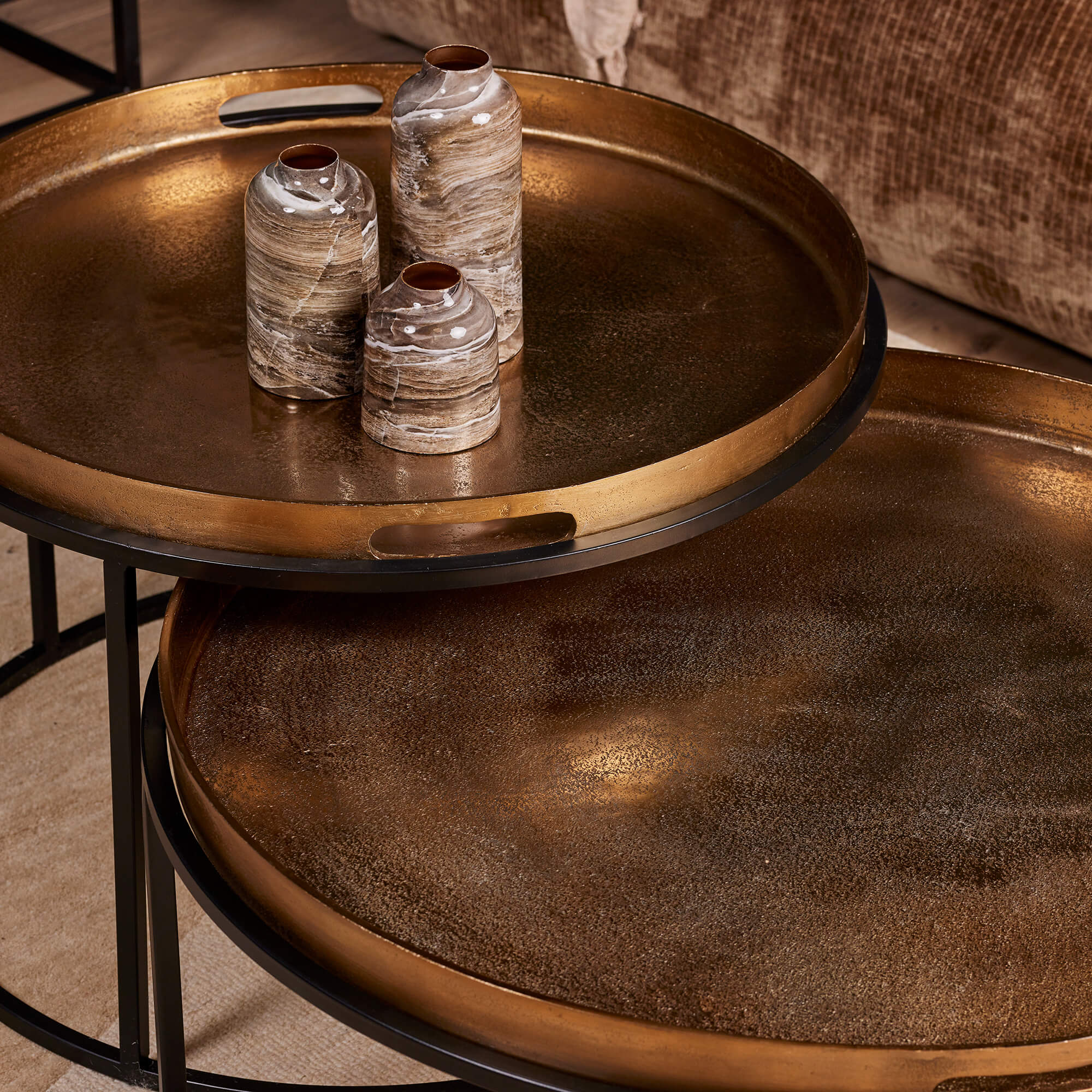 Set de tables basses Puck en aluminium doré – 78 cm – Image 2