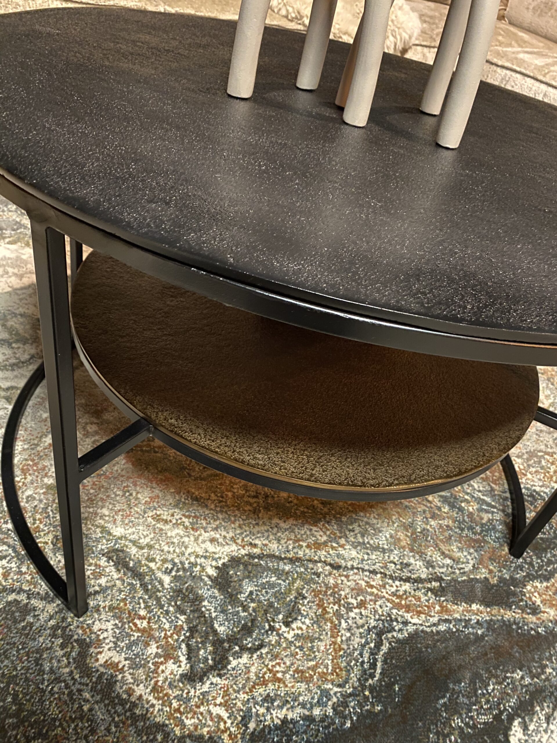 Table basse Lecia en aluminium doré – 80 cm – Image 6