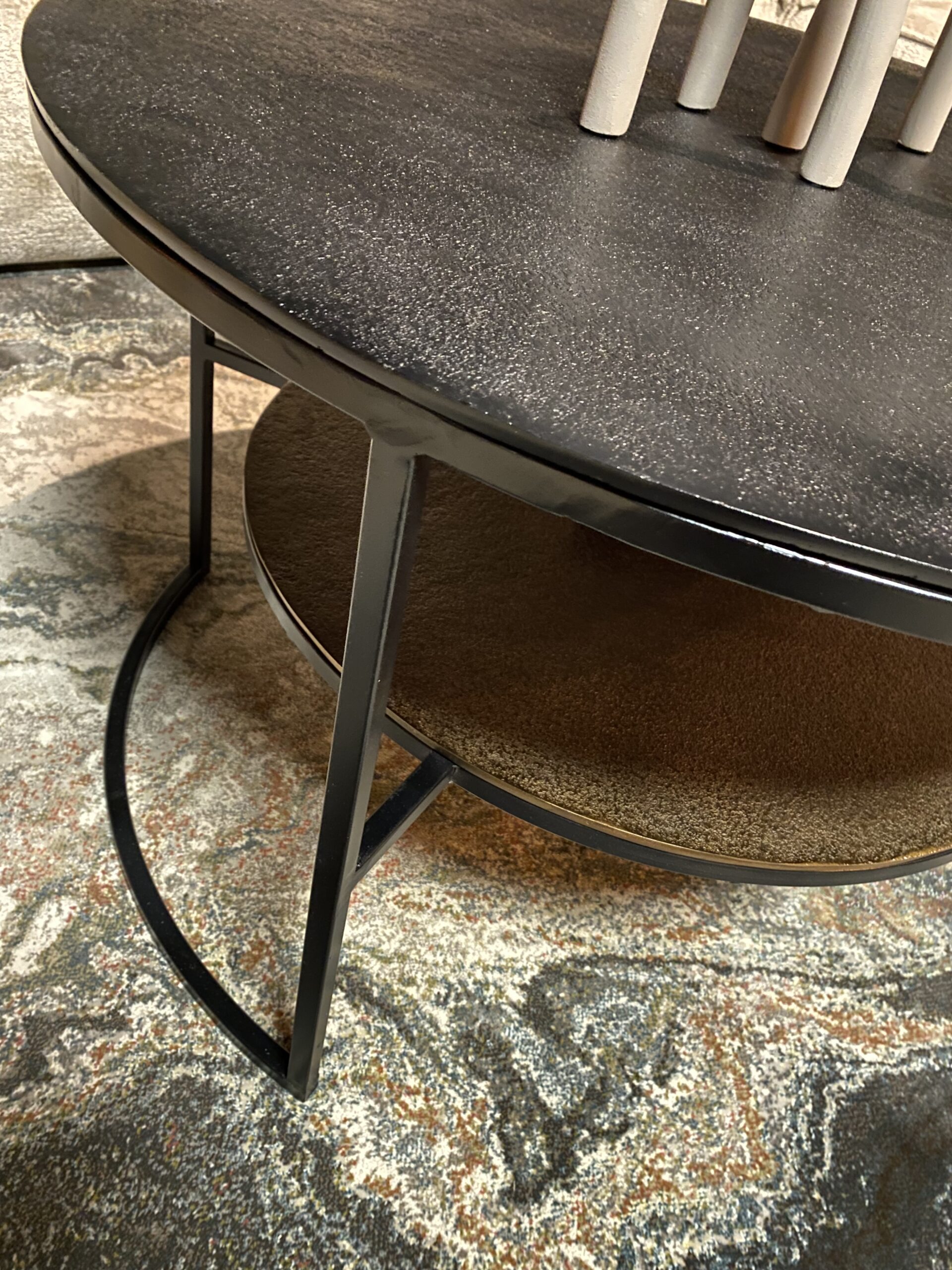 Table basse Lecia en aluminium doré – 80 cm – Image 7