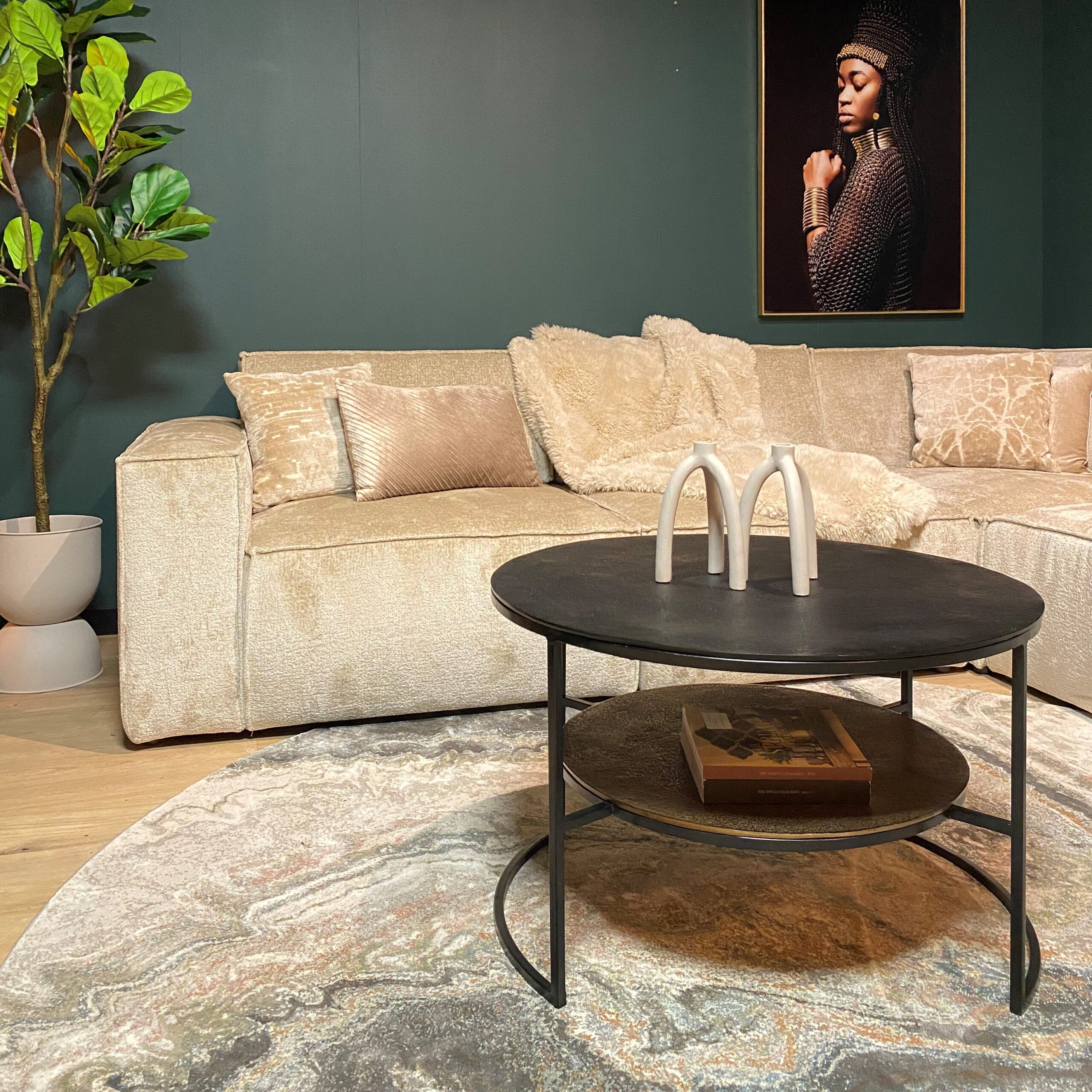 Table basse Lecia en aluminium doré – 80 cm
