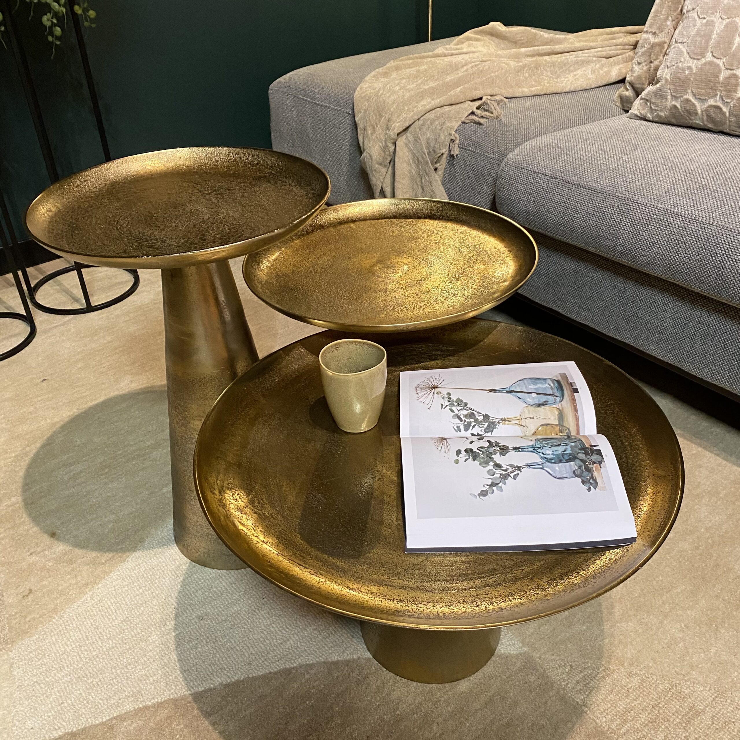 Table basse Daisy en aluminium doré – 60 cm – Image 3