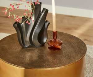 Alternative view of Table basse Fiore en aluminium doré – 60 cm