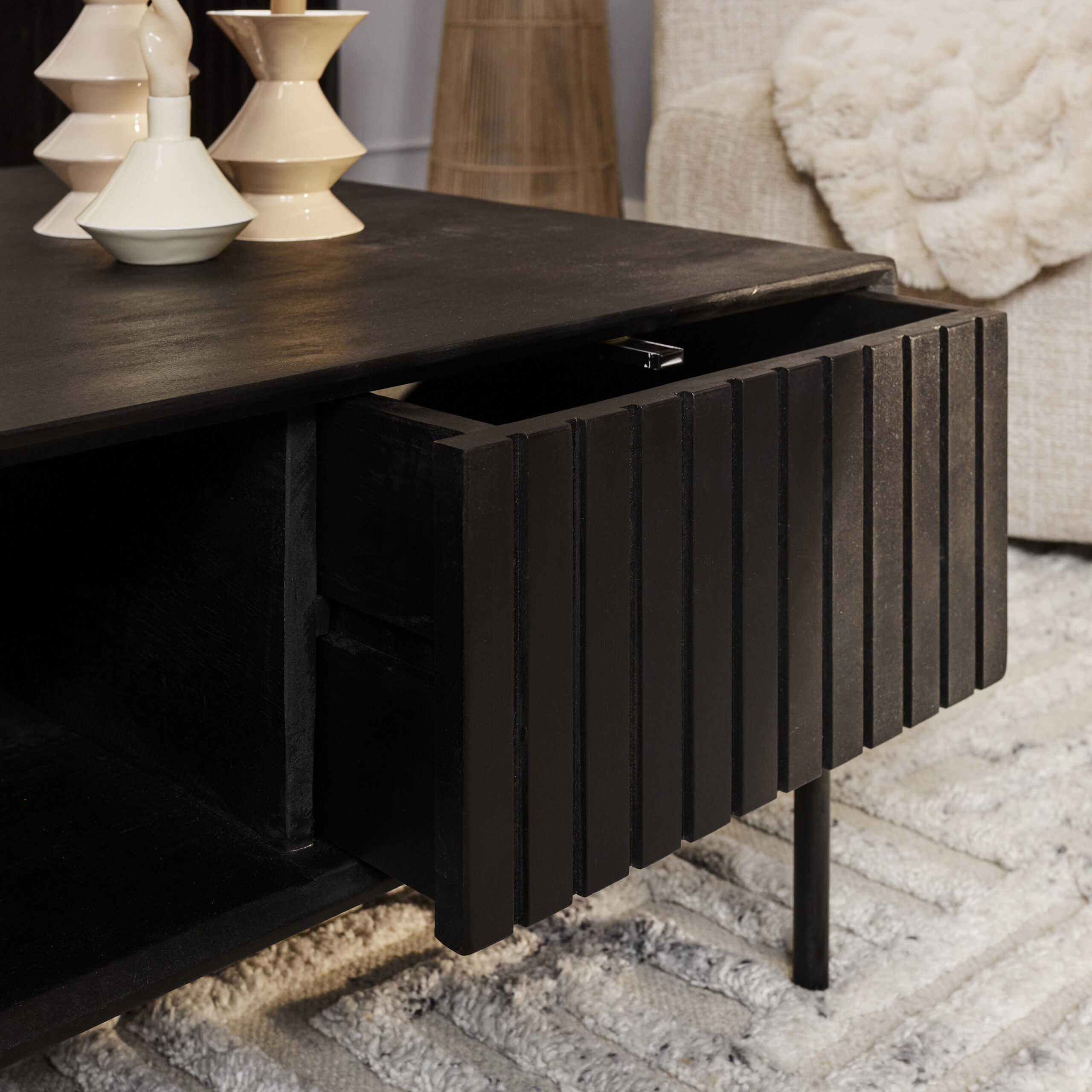 Table basse carrée Madison en bois de manguier noir – 80 cm – Image 3