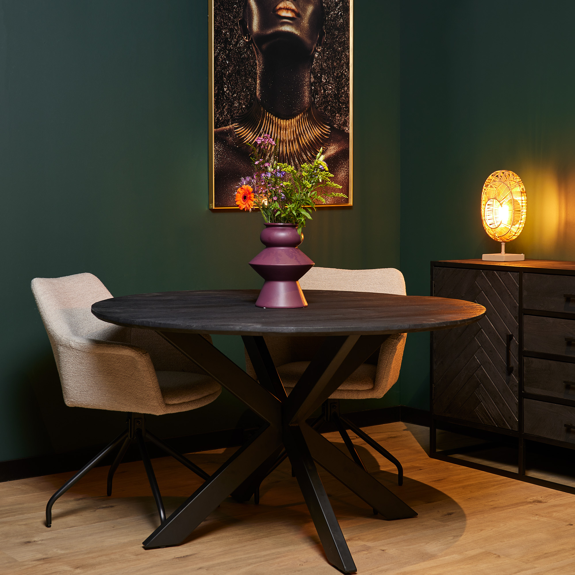 Table à manger ronde New York en bois de manguier noir – 130 cm