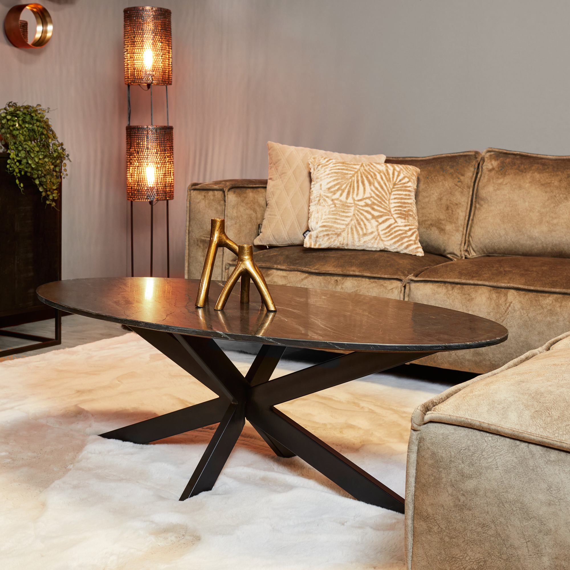 Table basse ovale Faye en marbre noir – 120 cm
