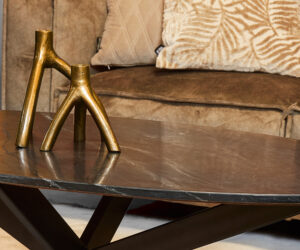 Alternative view of Table basse ovale Faye en marbre noir – 120 cm
