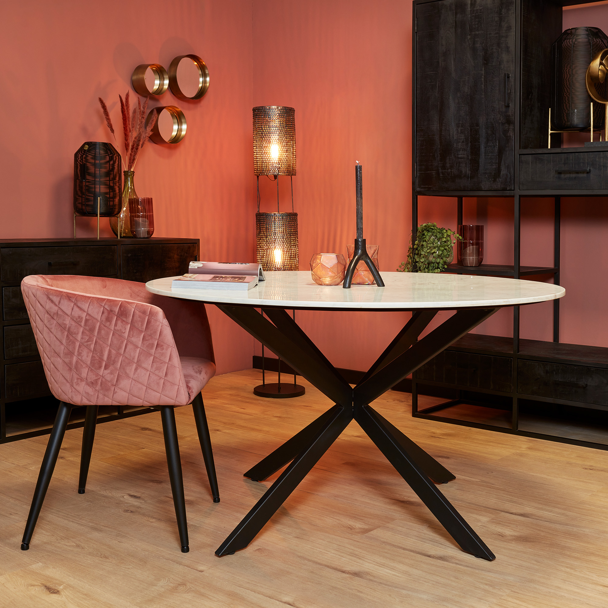 Table à manger ronde Lynn en marbre blanc – 130 cm