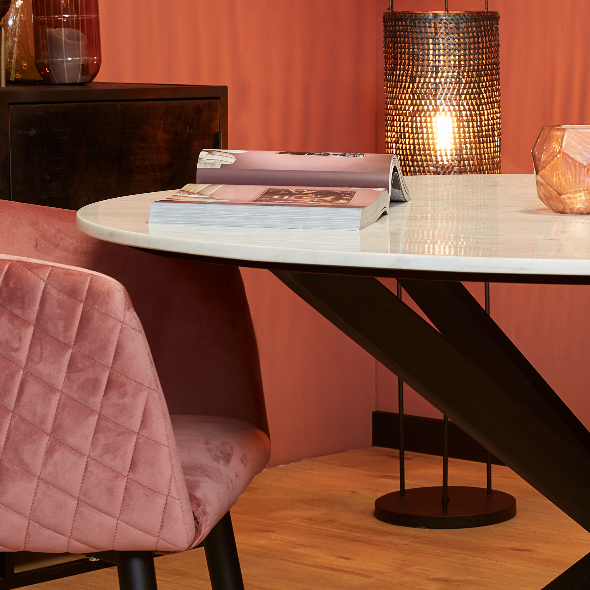 Table à manger ronde Lynn en marbre blanc – 130 cm – Image 2