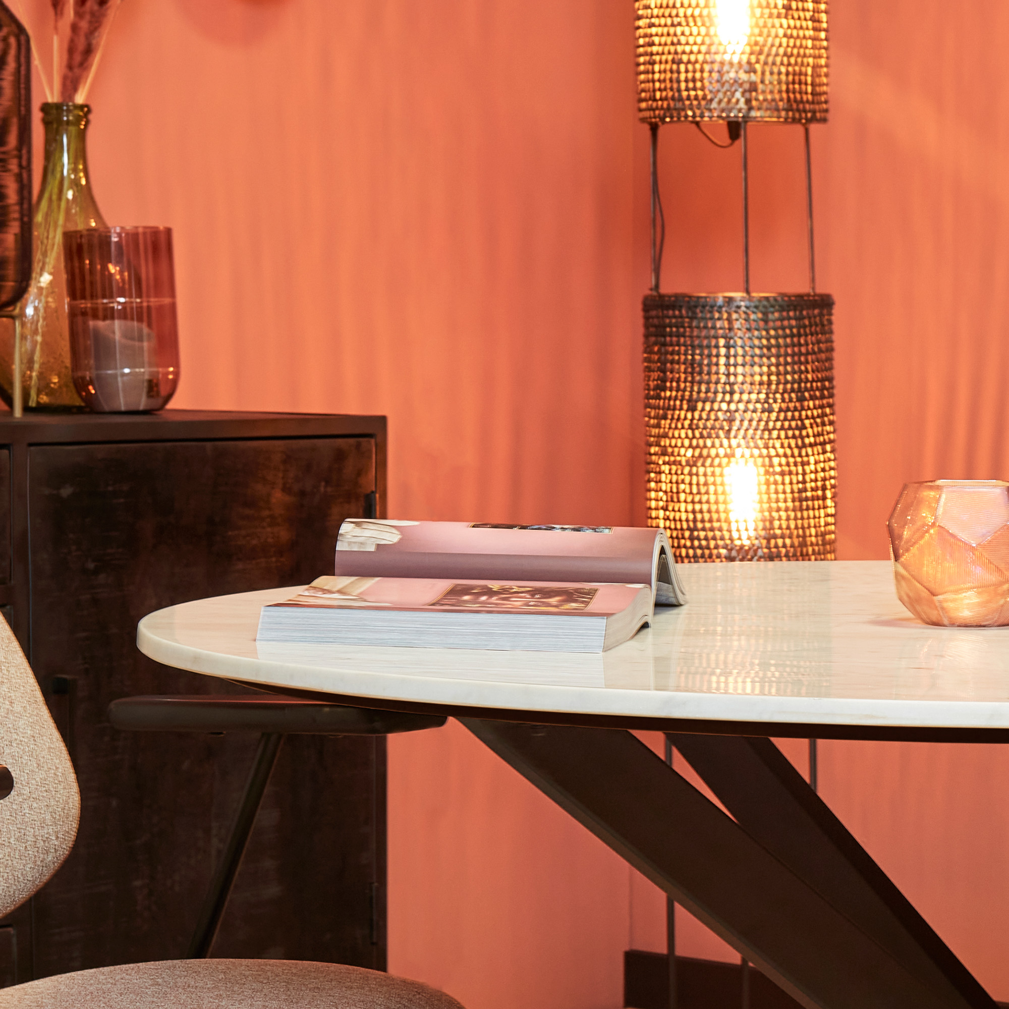 Table à manger ronde Lynn en marbre blanc – 130 cm – Image 3