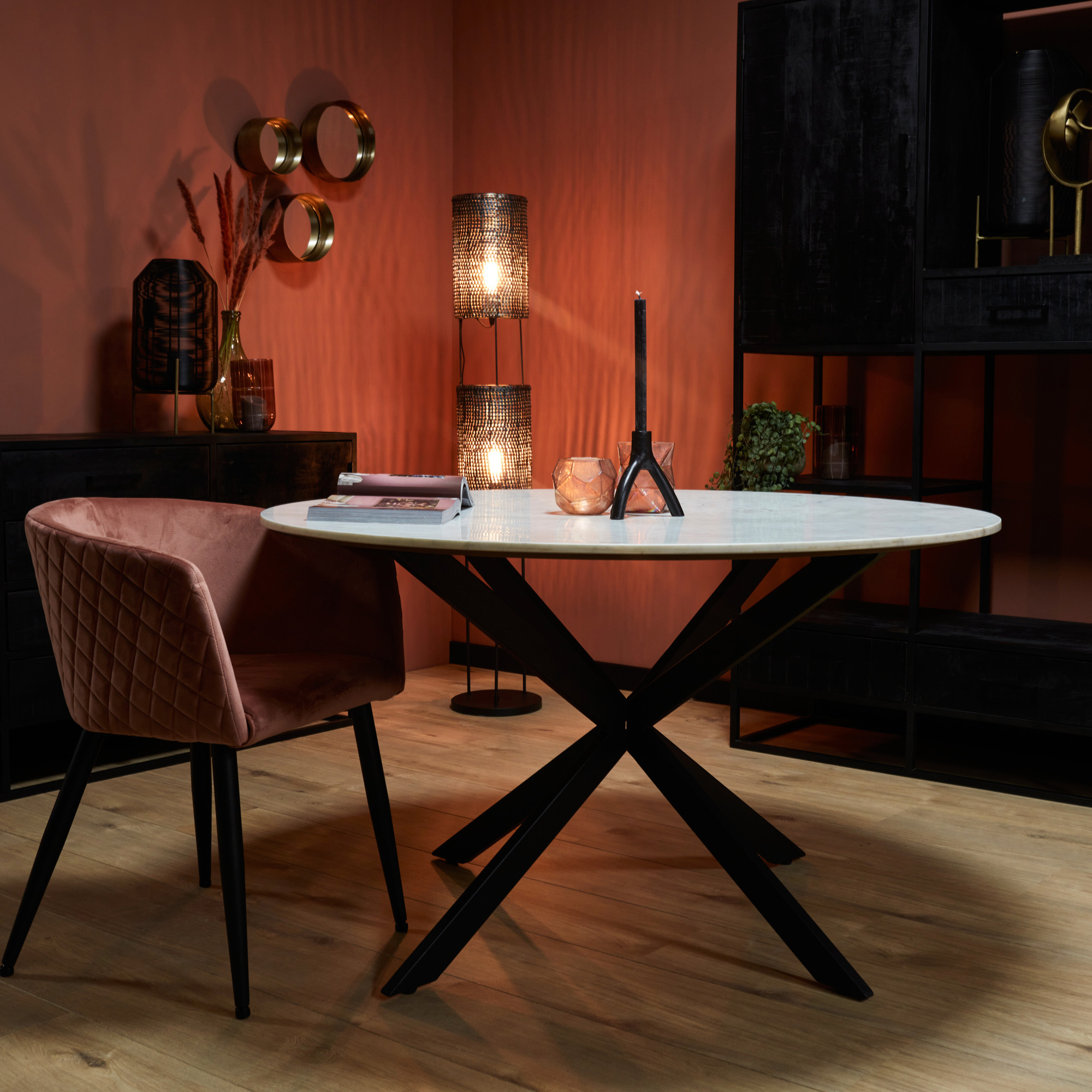 Table à manger ronde Lynn en marbre blanc – 130 cm – Image 4