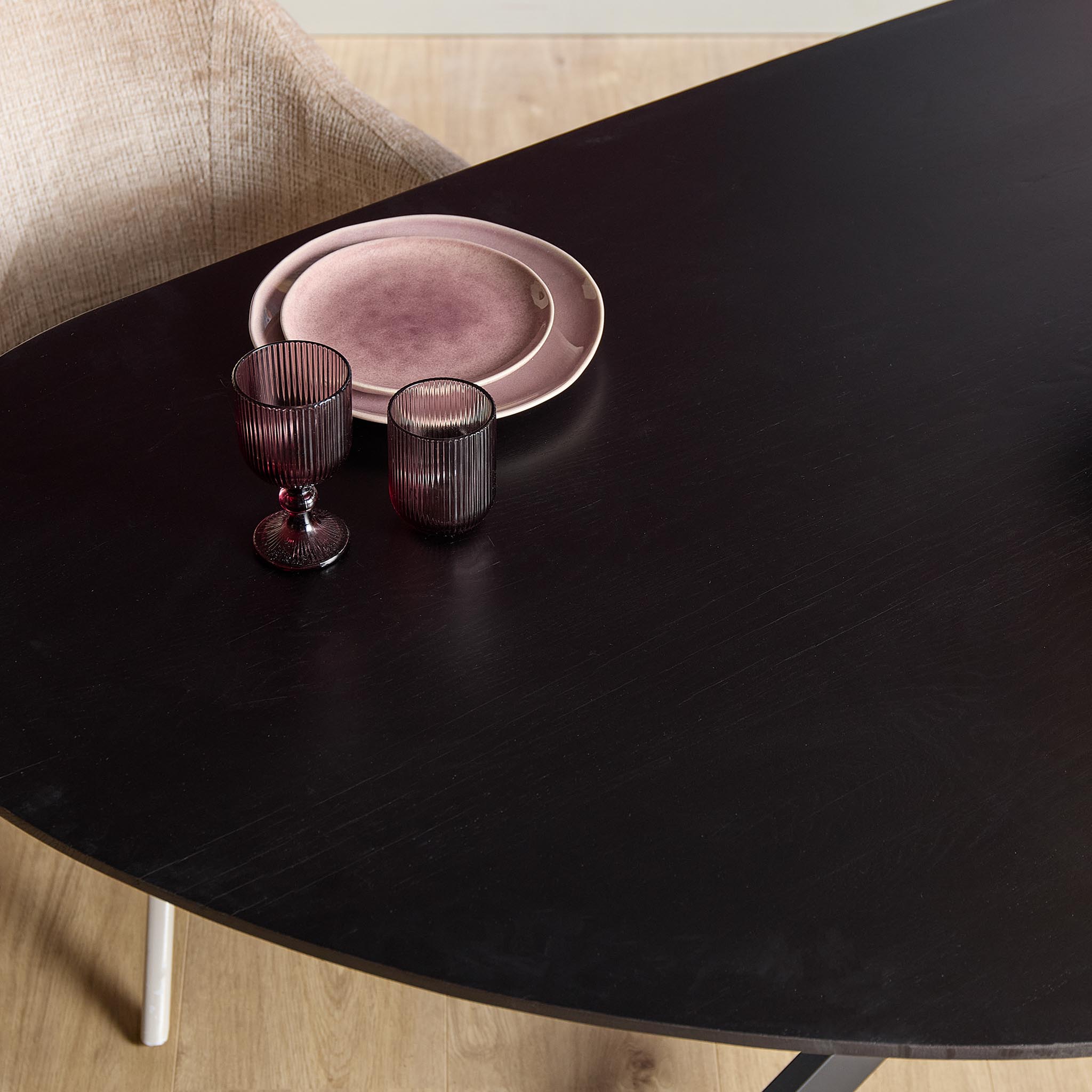 Table à manger organique Cloud en chêne noir – 240 cm – Image 5