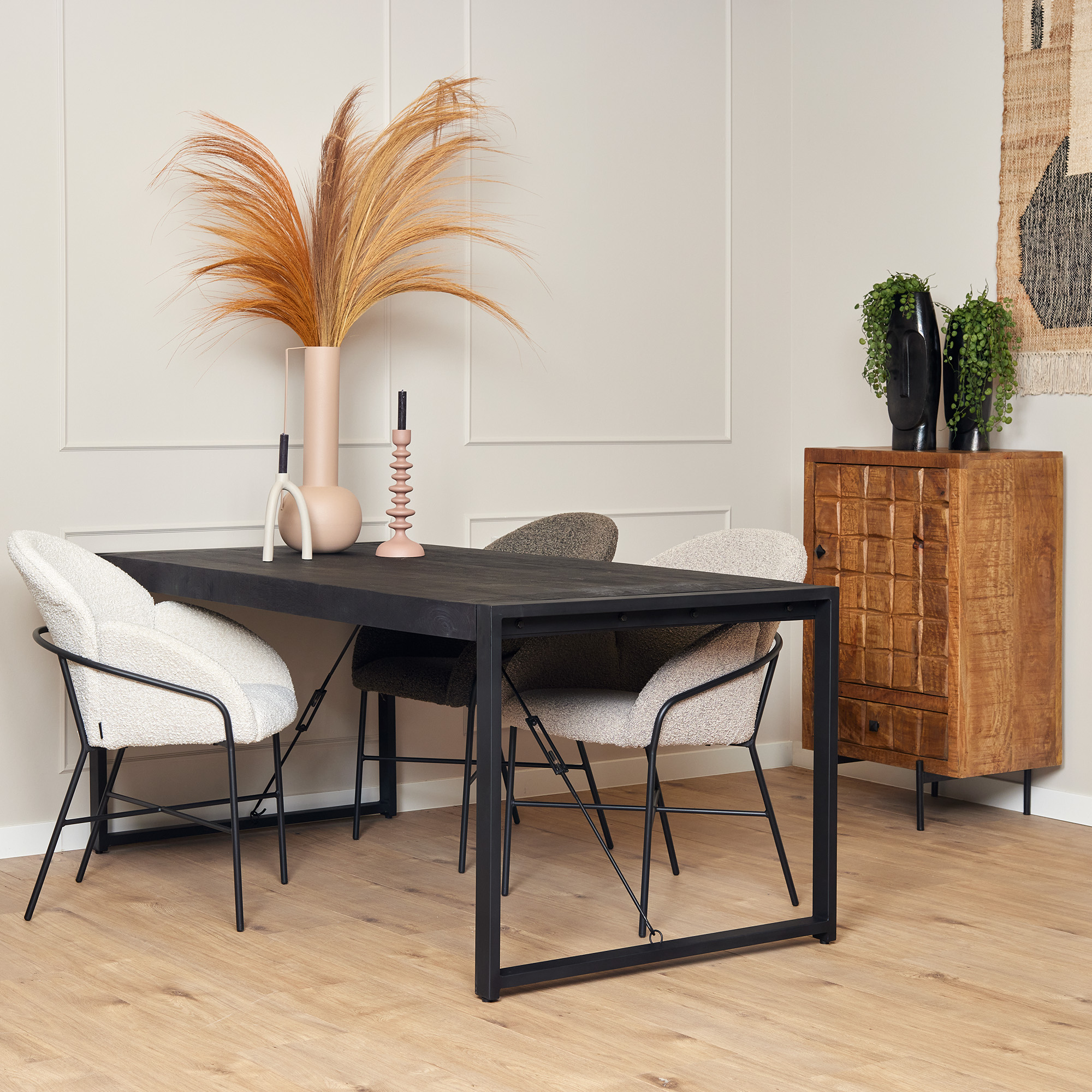 Table à manger rectangulaire Boaz en bois de manguier noir – 180 cm